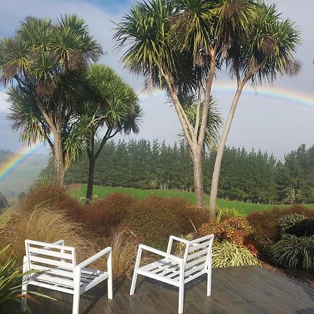Above The River Karapiro Bed & Breakfast ภายนอก รูปภาพ