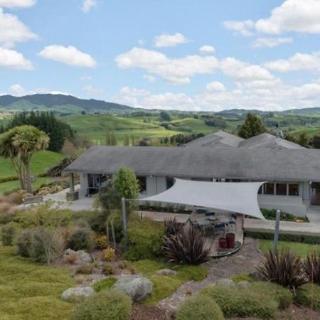 Above The River Karapiro Bed & Breakfast ภายนอก รูปภาพ