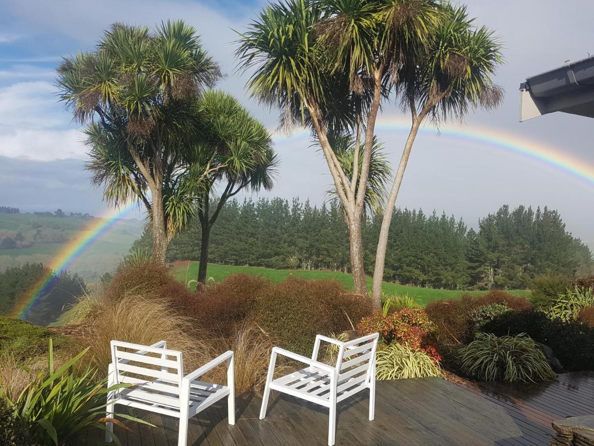 Above The River Karapiro Bed & Breakfast ภายนอก รูปภาพ