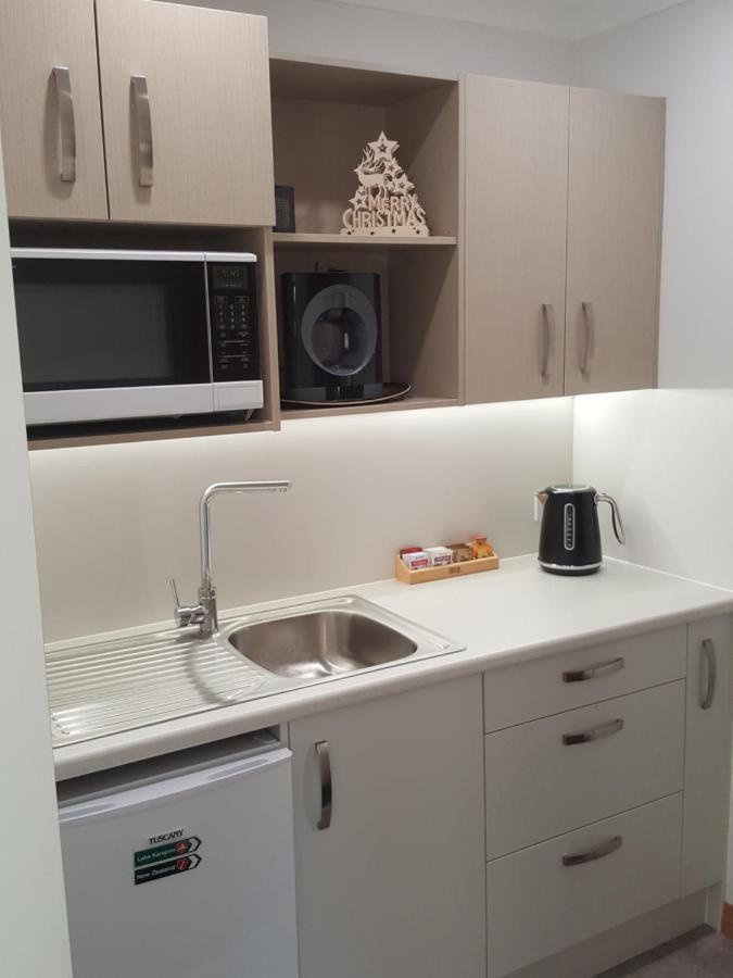 Above The River Karapiro Bed & Breakfast ภายนอก รูปภาพ