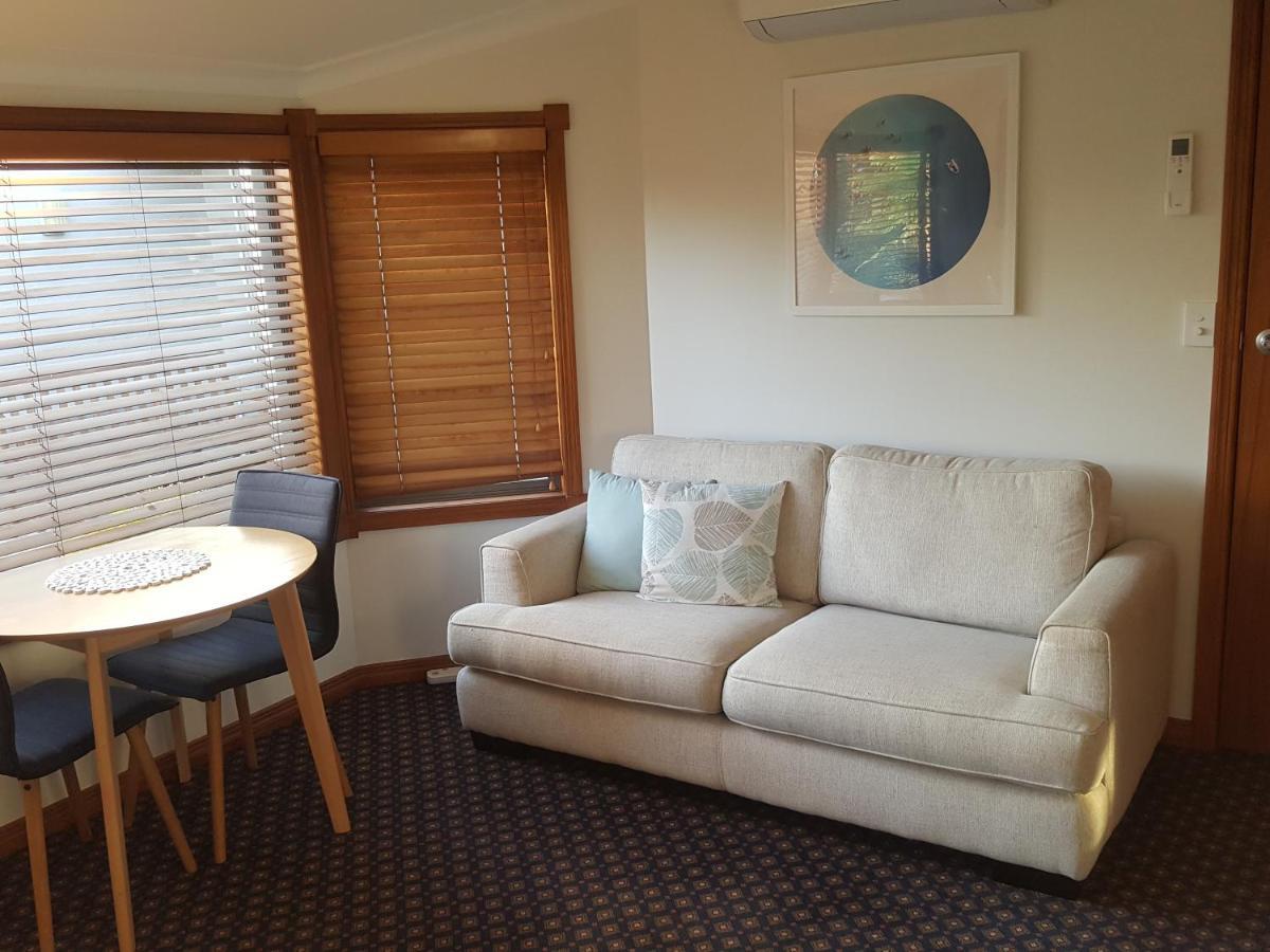 Above The River Karapiro Bed & Breakfast ภายนอก รูปภาพ