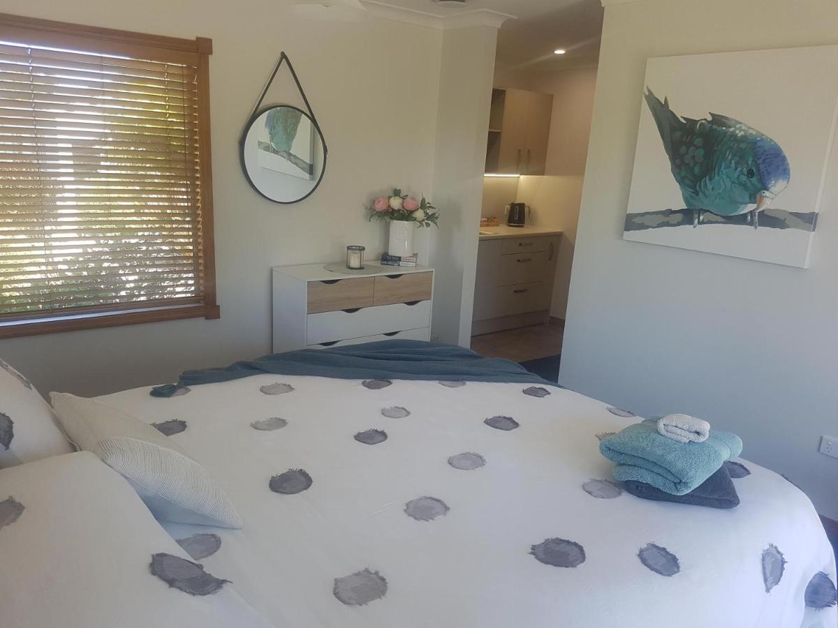 Above The River Karapiro Bed & Breakfast ภายนอก รูปภาพ