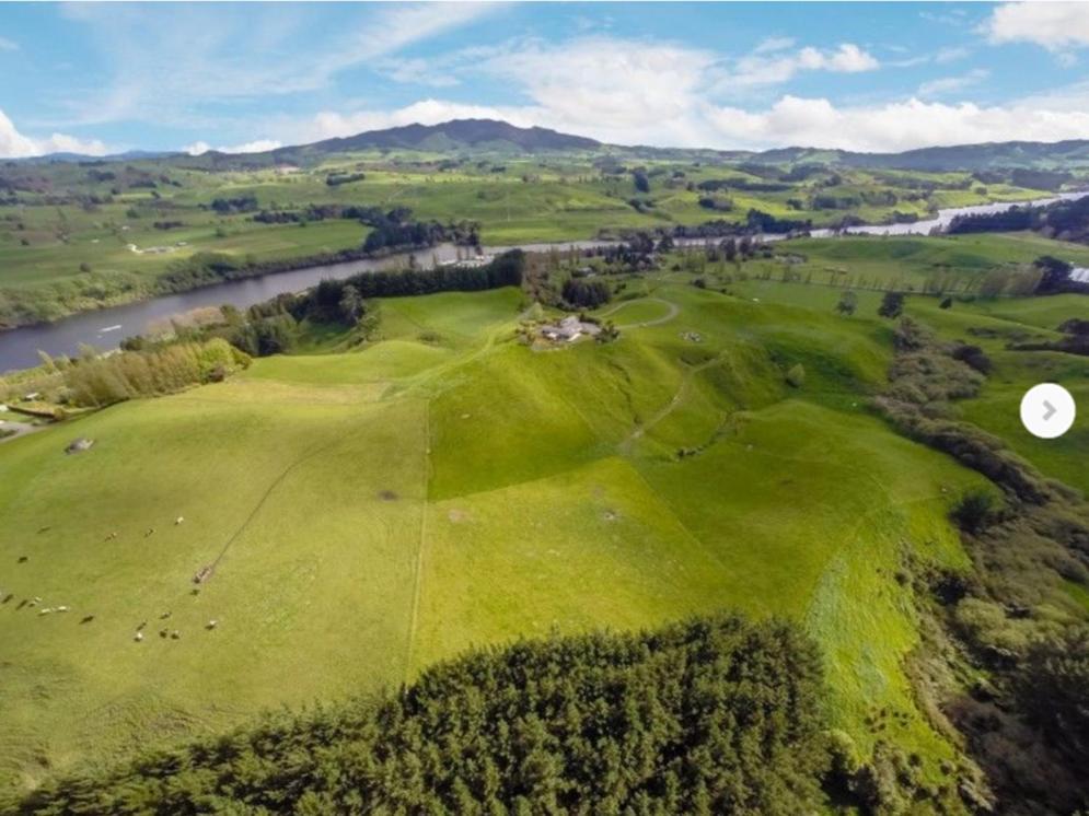 Above The River Karapiro Bed & Breakfast ภายนอก รูปภาพ