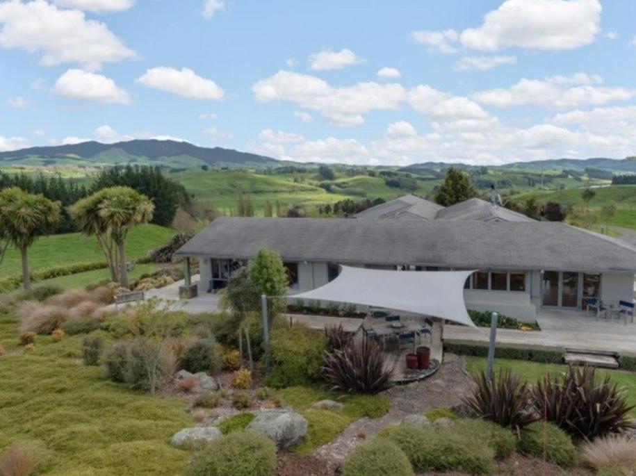 Above The River Karapiro Bed & Breakfast ภายนอก รูปภาพ