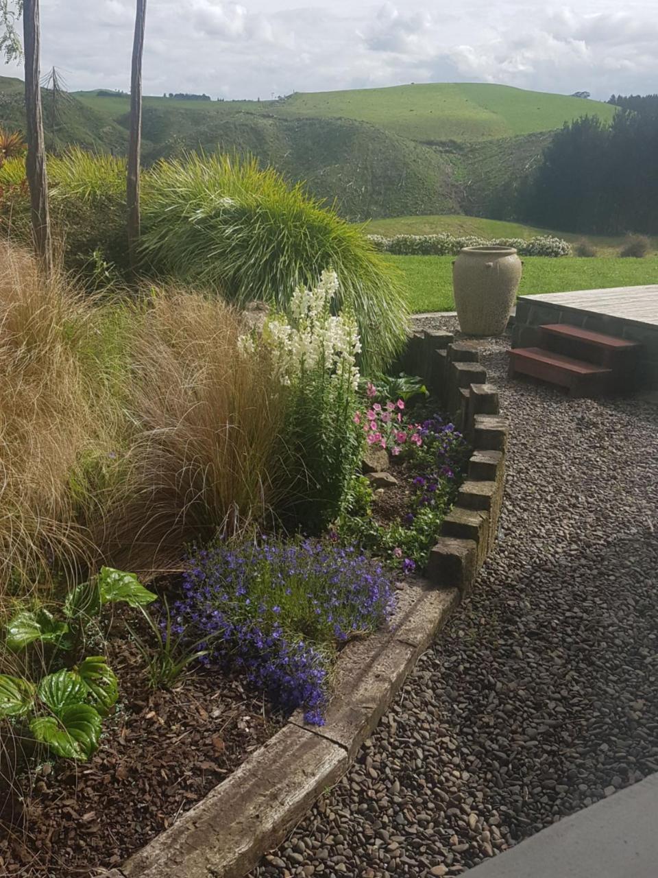 Above The River Karapiro Bed & Breakfast ภายนอก รูปภาพ