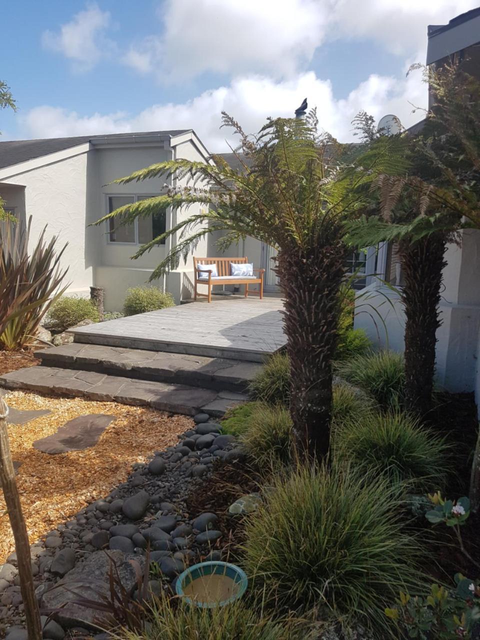 Above The River Karapiro Bed & Breakfast ภายนอก รูปภาพ