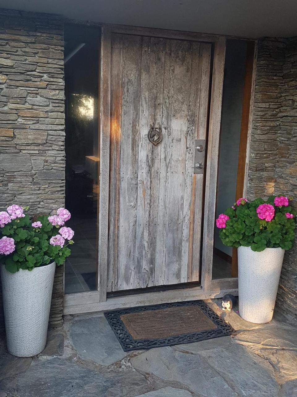 Above The River Karapiro Bed & Breakfast ภายนอก รูปภาพ