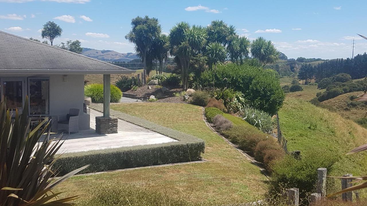Above The River Karapiro Bed & Breakfast ภายนอก รูปภาพ