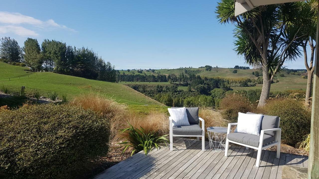 Above The River Karapiro Bed & Breakfast ภายนอก รูปภาพ